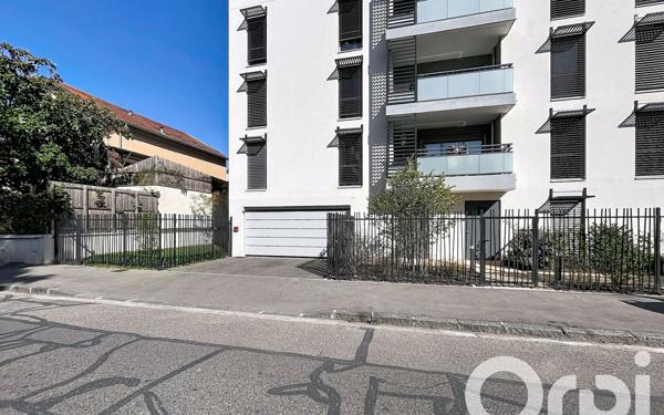 Stationnement à louer    13 m2 Villeurbanne