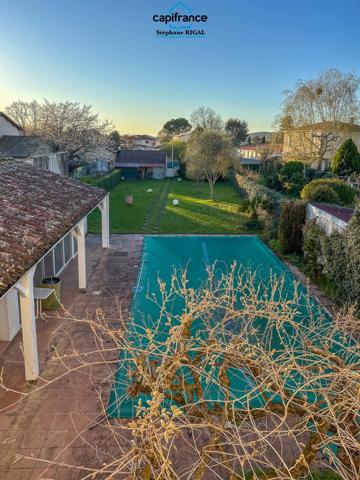 Maison à vendre 6 pièces de 165m2 habitables sur terrain de 770m2 avec piscine et garage