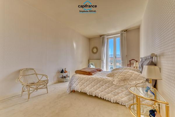 Maison à vendre 6 pièces de 165m2 habitables sur terrain de 770m2 avec piscine et garage