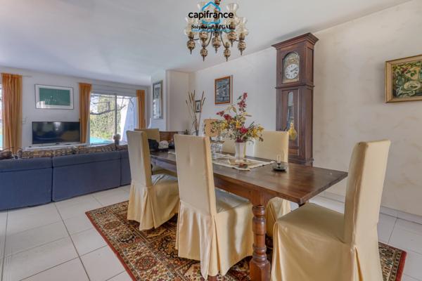 Maison à vendre 6 pièces de 165m2 habitables sur terrain de 770m2 avec piscine et garage