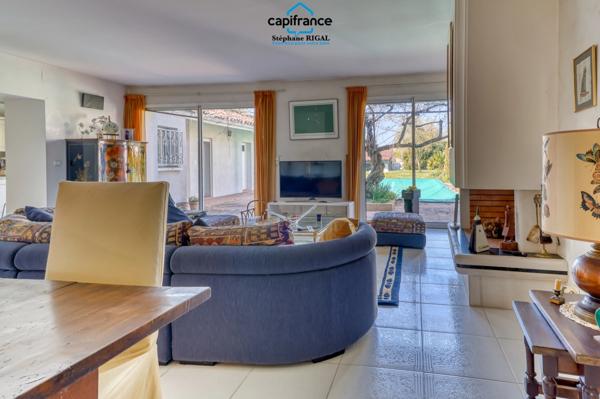 Maison à vendre 6 pièces de 165m2 habitables sur terrain de 770m2 avec piscine et garage