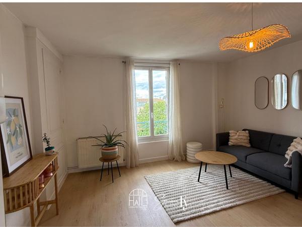 Appartement
         2 pièces
        - 49 m² 97 500 € *