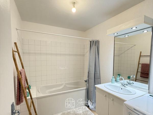 Appartement
         2 pièces
        - 49 m² 97 500 € *