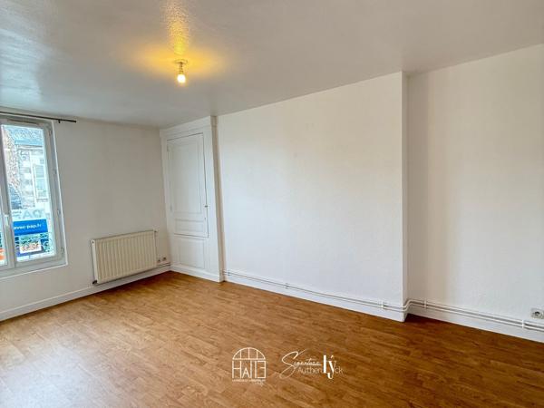 Appartement
         2 pièces
        - 49 m² 97 500 € *