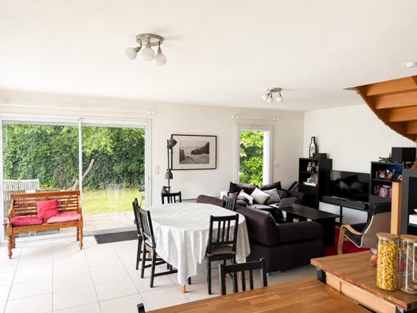 Maison
         4 pièces
        - 96 m² 365 000 € *