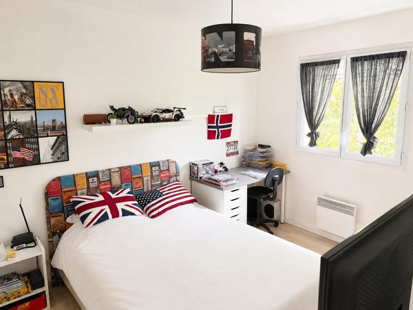Maison
         4 pièces
        - 96 m² 365 000 € *