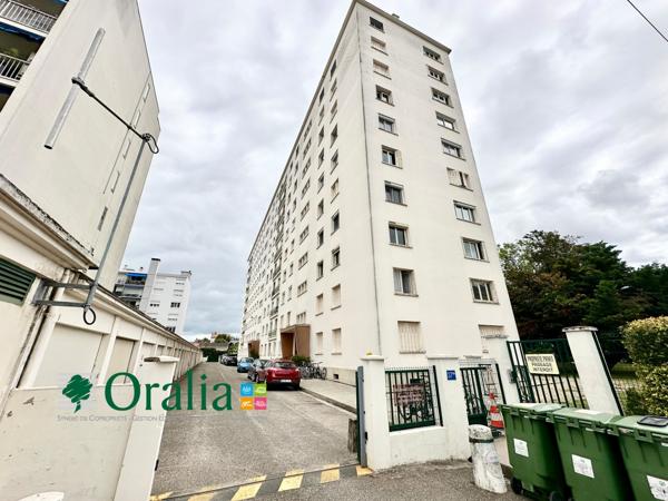 Parking · Location Bordeaux (33000) 12m²