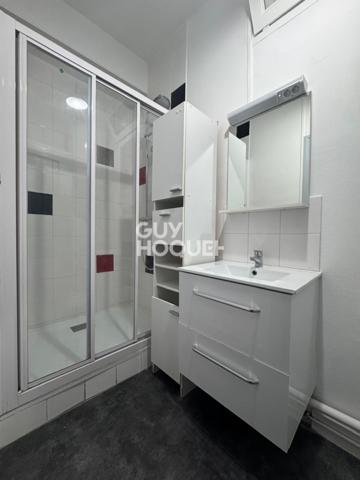 APPARTEMENT À LOUER DE 4 PIÈCES DE 11,00 M²