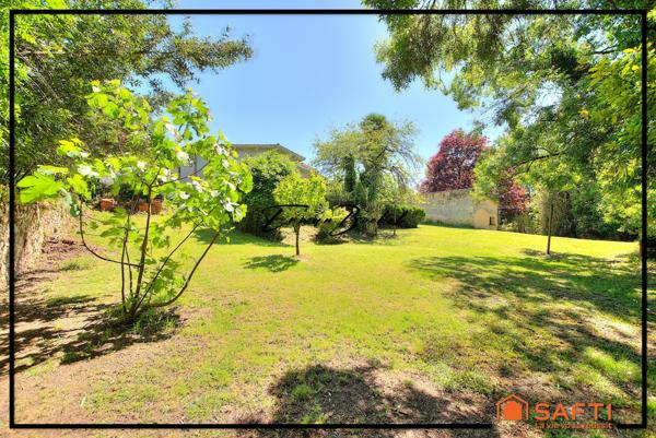 Ensemble immobilier composé de quatre maisons