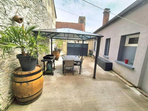 A Essoyes, en Champagne, le village de Renoir et de toutes ses commodités, venez découvrir cett...