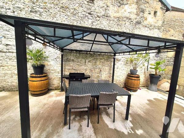 A Essoyes, en Champagne, le village de Renoir et de toutes ses commodités, venez découvrir cett...