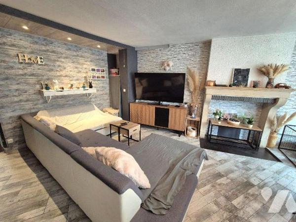 A Essoyes, en Champagne, le village de Renoir et de toutes ses commodités, venez découvrir cett...
