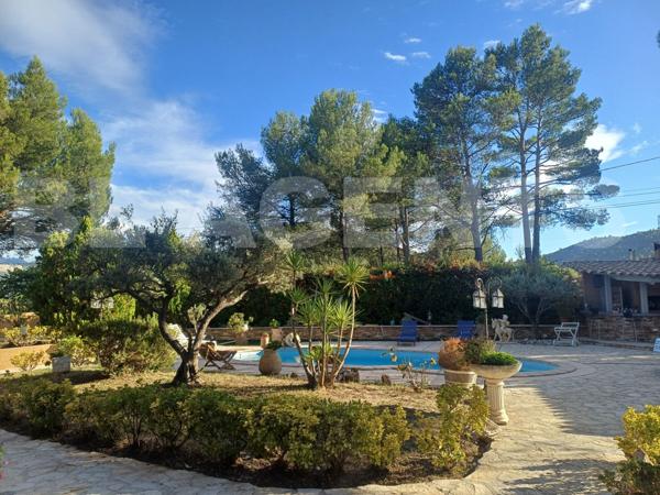 Exclusivité Maison sur la Destrousse 7 pièces, 230 m² + terrain de 3900 m² avec piscine et dépendanc