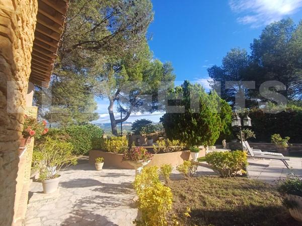 Exclusivité Maison sur la Destrousse 7 pièces, 230 m² + terrain de 3900 m² avec piscine et dépendanc