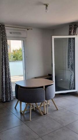 Appartement 60 m2 , Montlouis-sur-Loire proche gare TGV  commerce transport en commun et  écoles