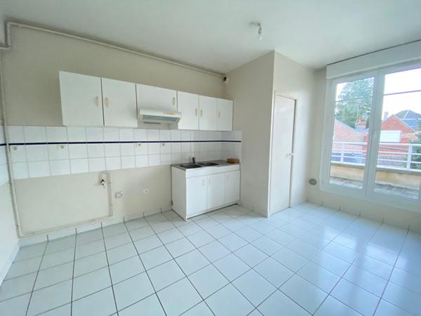A LOUER APPARTEMENT PROCHE CENTRE VILLE DE ST QUENTIN 02100