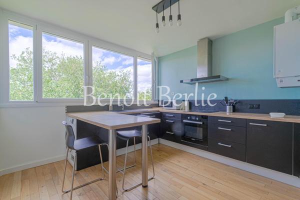 Grand T2 dernier étage avec balcon-terrasse et vue dégagée