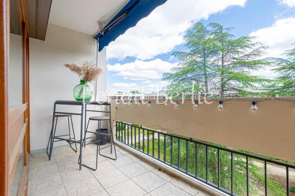 Grand T2 dernier étage avec balcon-terrasse et vue dégagée