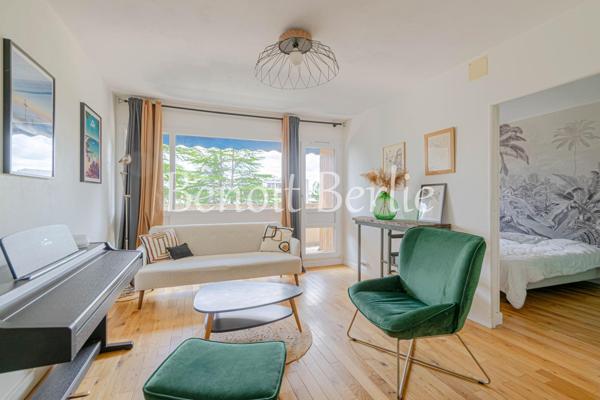 Grand T2 dernier étage avec balcon-terrasse et vue dégagée