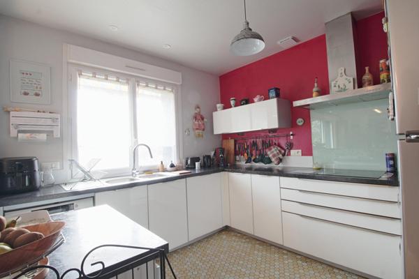 MAISON FAMILIALE AVEC VIE DE PLAIN-PIED