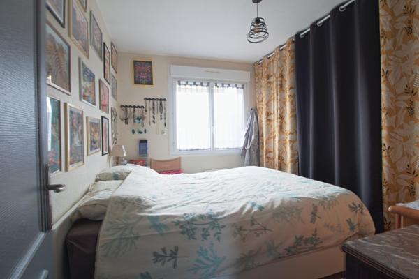 MAISON FAMILIALE AVEC VIE DE PLAIN-PIED