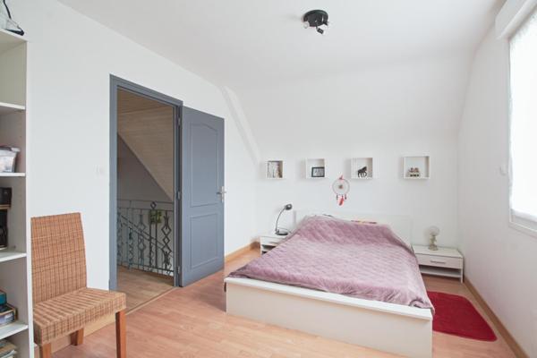 MAISON FAMILIALE AVEC VIE DE PLAIN-PIED