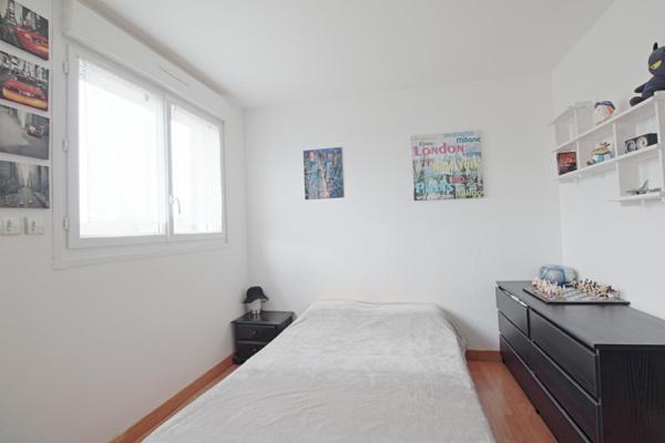 MAISON FAMILIALE AVEC VIE DE PLAIN-PIED