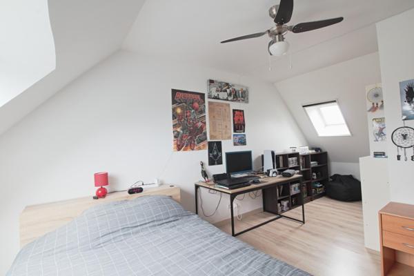 MAISON FAMILIALE AVEC VIE DE PLAIN-PIED