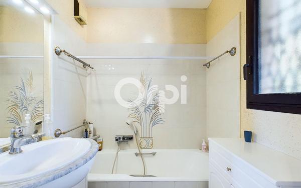 Appartement à vendre    3 pièces • 45,65 m2 Mandelieu-la-Napoule