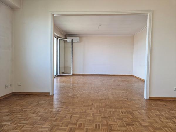 Bel appartement 5 pièces au dernier étage avec vue exceptionnelle