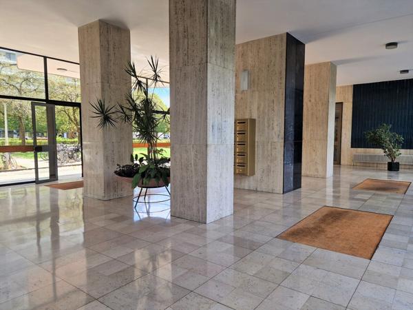 Bel appartement 5 pièces au dernier étage avec vue exceptionnelle