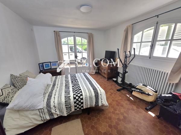 Villa 7 pièce(s) 6 chambre(s) 157 m²