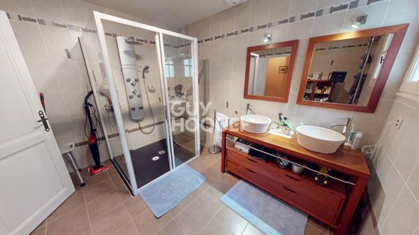 A VENDRE - Propriété 4 chambres de 160 m² avec piscine - AOUSTE SUR SYE 26400