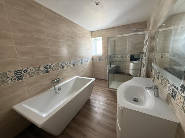 Maison  5 pièce(s)  3 chambre(s)  156 m²