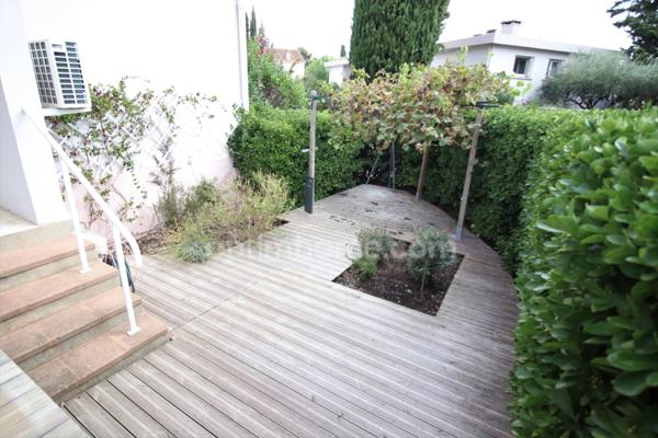 Appartement à louer 3 pièces SANARY SUR MER (83)