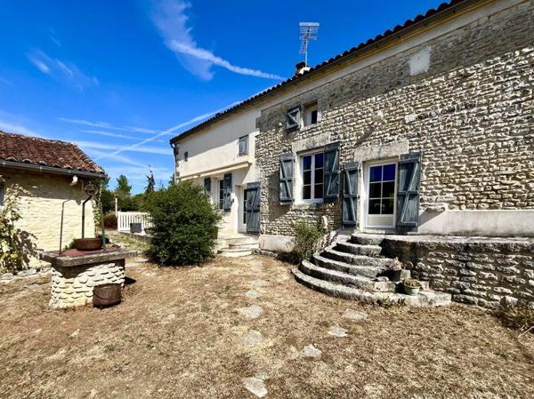 Maison à vendre 244 950 € Cellefrouin 5 p 185 m² DPE C