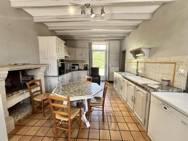 Maison à vendre 244 950 € Cellefrouin 5 p 185 m² DPE C