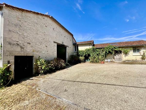 Maison à vendre 244 950 € Cellefrouin 5 p 185 m² DPE C
