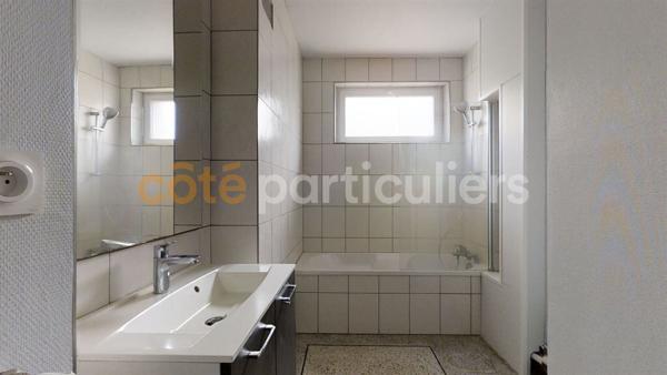 Location
                Appartement93,08 m² - 4 Pièces -
                    CLERMONT FERRAND (63000)