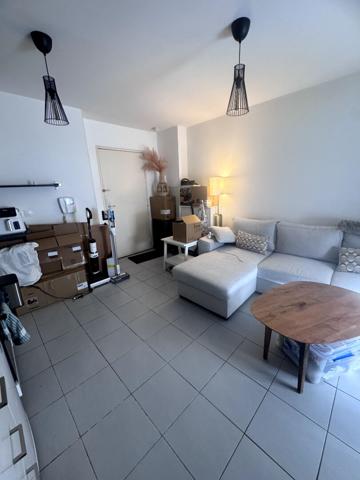 Appartement à louer 830 € CC Marseille 2 p 36 m² DPE A