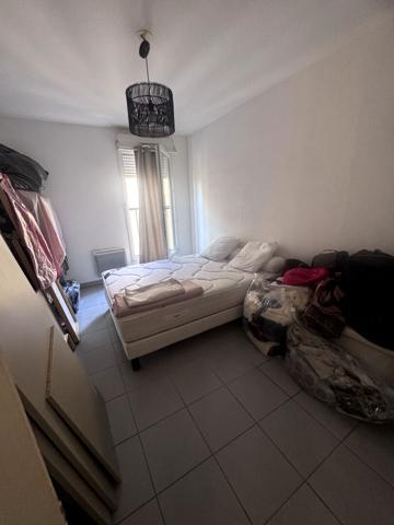 Appartement à louer 830 € CC Marseille 2 p 36 m² DPE A