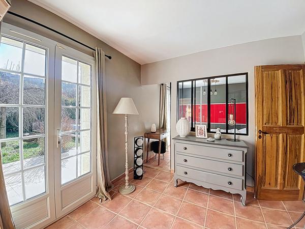 Maison Pierrevert 5 pièces 172 m², terrasse, piscine, et dépendance