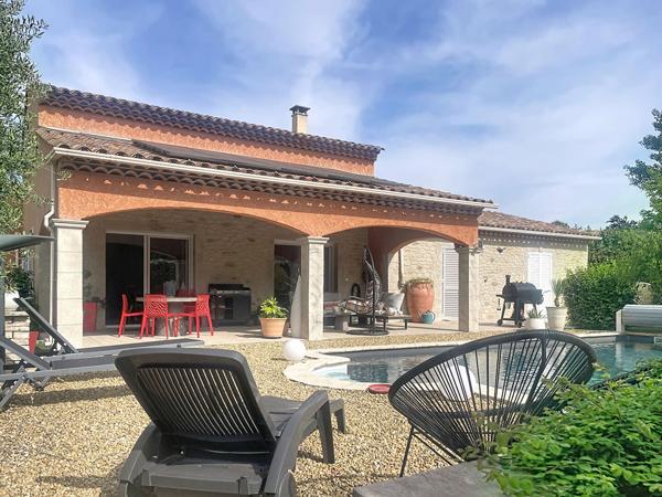 Maison Pierrevert 5 pièces 172 m², terrasse, piscine, et dépendance