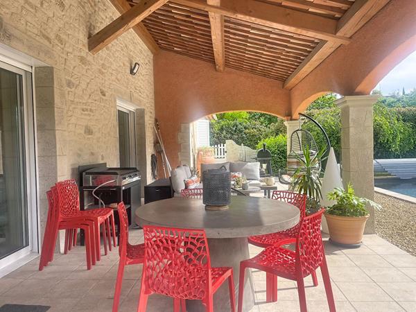 Maison Pierrevert 5 pièces 172 m², terrasse, piscine, et dépendance