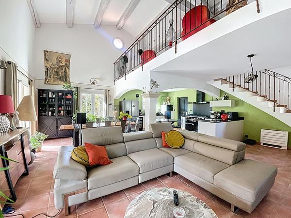 Maison Pierrevert 5 pièces 172 m², terrasse, piscine, et dépendance