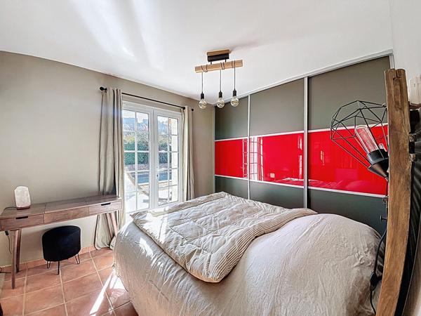 Maison Pierrevert 5 pièces 172 m², terrasse, piscine, et dépendance