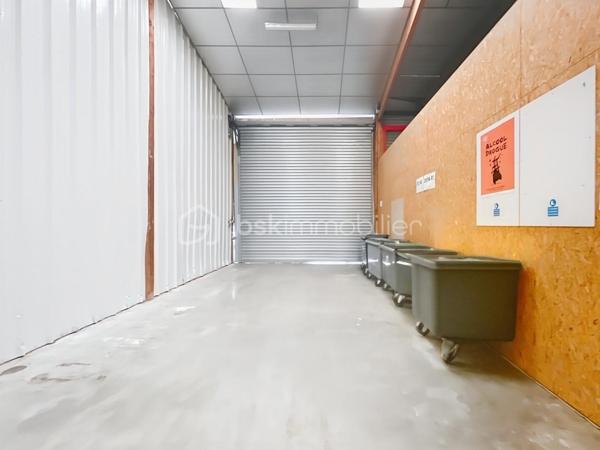 Local de stockage de 748 m²