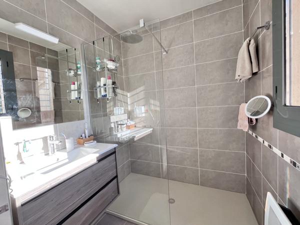 GARD -CAISSARGUES -NIMES - VILLA - 5 CHAMBRES - PISCINE - JARDIN - GARAGE - POOL HOUSE - PAS DE VIS A VIS