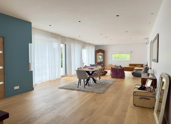 MAISON INDIVIDUELLE CONTEMPORAINE SEMI- PLEIN PIED AU BOURG DE MARCQ
