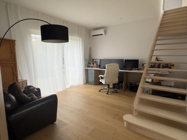 MAISON INDIVIDUELLE CONTEMPORAINE SEMI- PLEIN PIED AU BOURG DE MARCQ